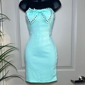 Chic Strapless Dress with Studded Bow